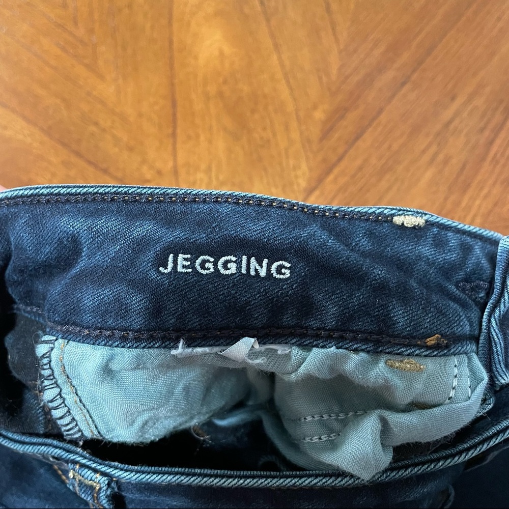 American Eagle Dark Wash Super Stretch Jegging Size 2 - Picture 4 of 5
